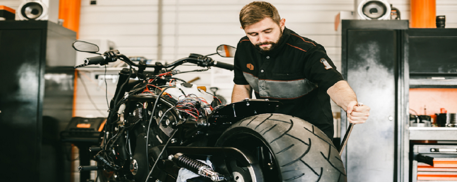 Garage on call provides online mechanic service to Repairing aor Bike servicing at home or office as preferred by customer.
